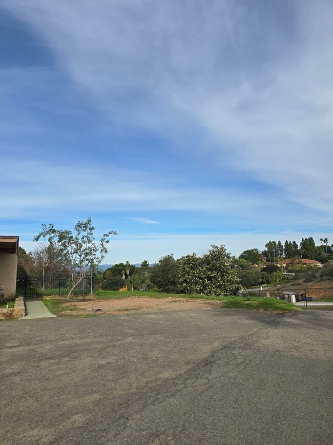 Building Photo - 3-Bedroom Home with Indoor Laundry and Ocean View