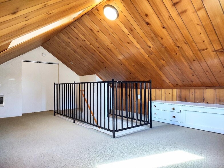 Loft - 1308 E 19th Ave