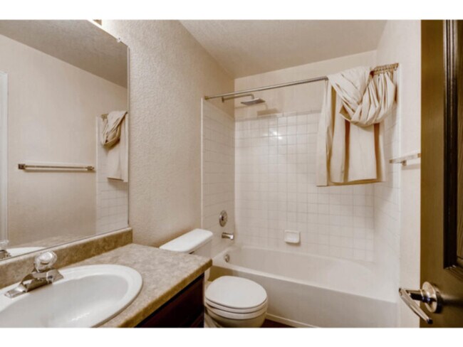 Building Photo - 15576 Olmsted Pl
