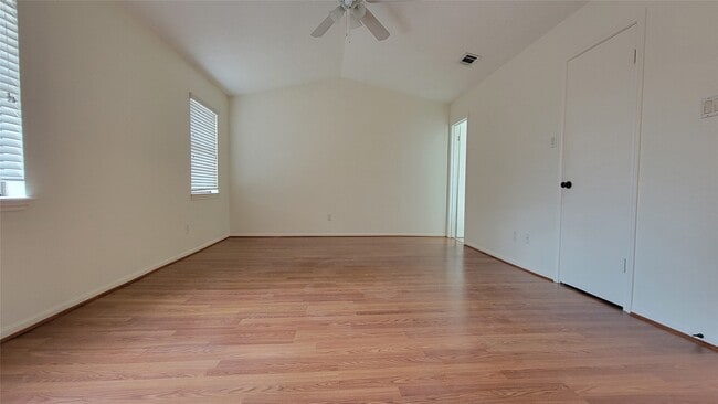 Building Photo - 800 Country Pl Dr