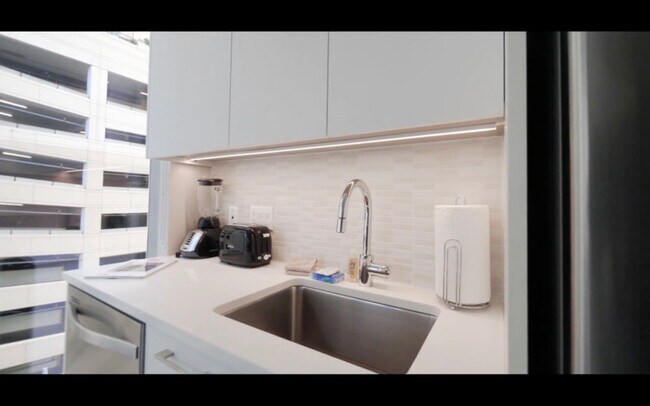 Building Photo - 4 E Huron St