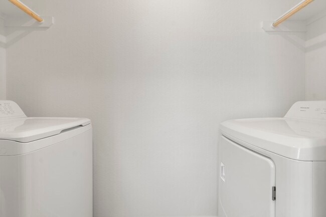 Building Photo - 25429 Carnation Ct