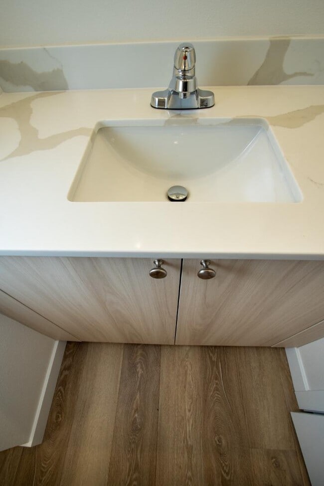 Building Photo - 403 43rd Ave SW