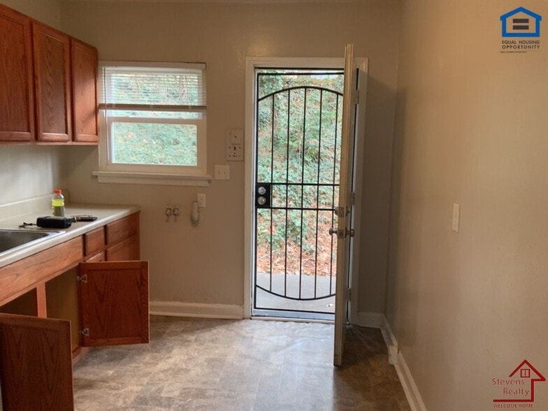 Building Photo - 304 Tunnel Blvd