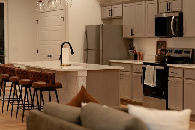 Building Photo - 1204 SW Franklin Dr