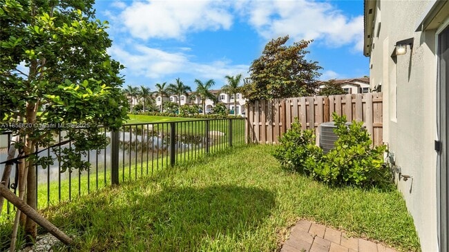 Building Photo - 5534 NW 27th Pl