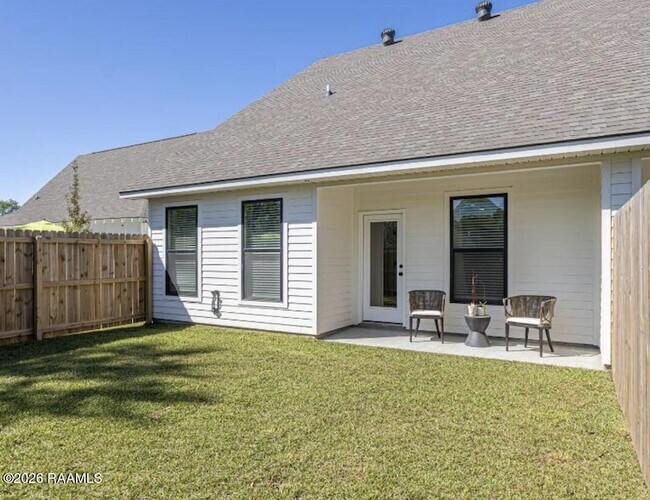 Building Photo - 606 Guillot Rd