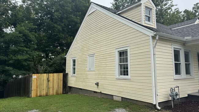 Building Photo - 430 Hickman St
