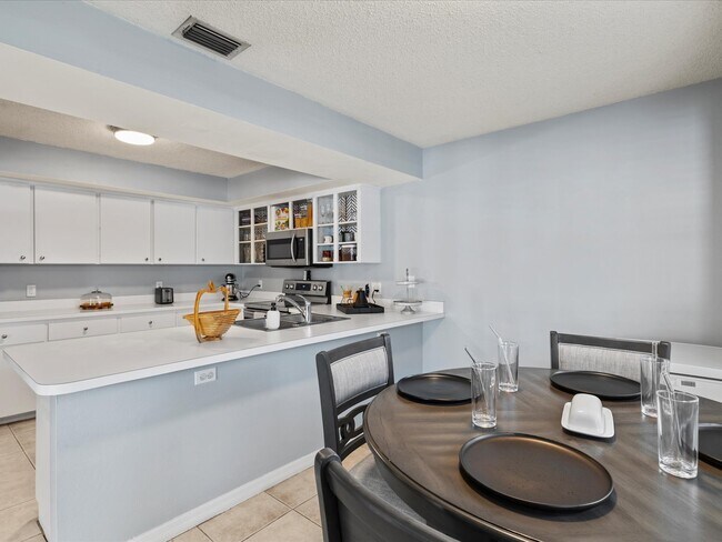 Building Photo - 5884 Milton Ave