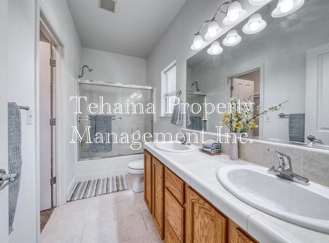 Building Photo - Red Bluff 3 bedroom 2 bathroom with 2 car garage