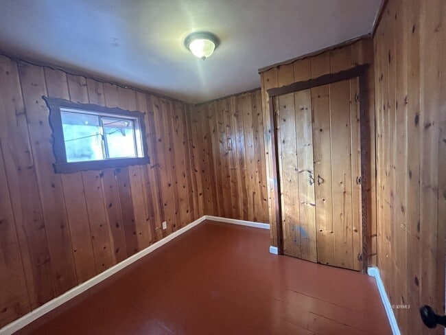 Building Photo - Shady Pines Cabin 1 bd.+1 Loft Bd. 1 Ba. w/ Sm. Fenced Yard.