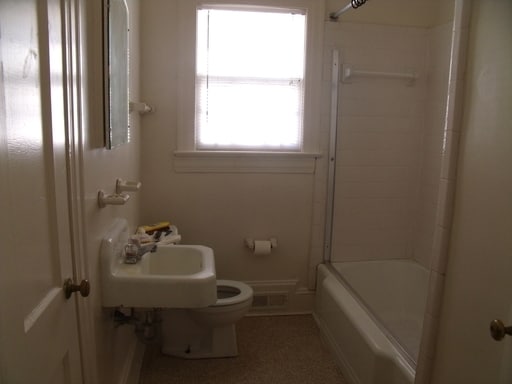 Building Photo - 824 Western Ave