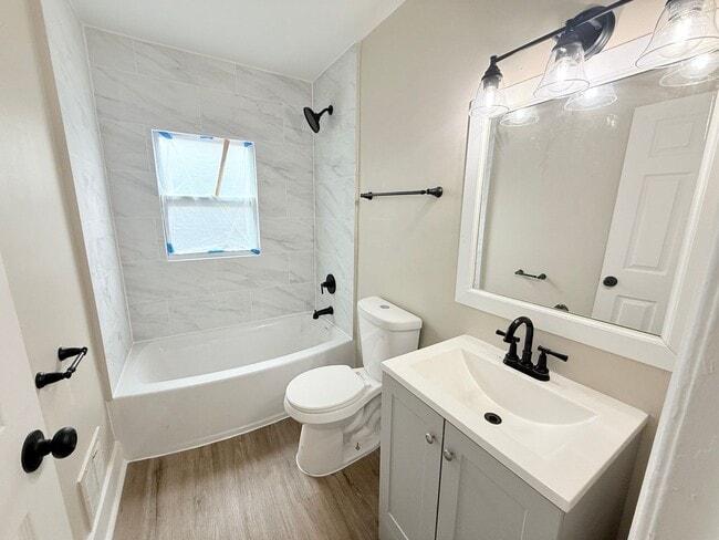Building Photo - Freshly Renovated 3-Bedroom Home – Quality...