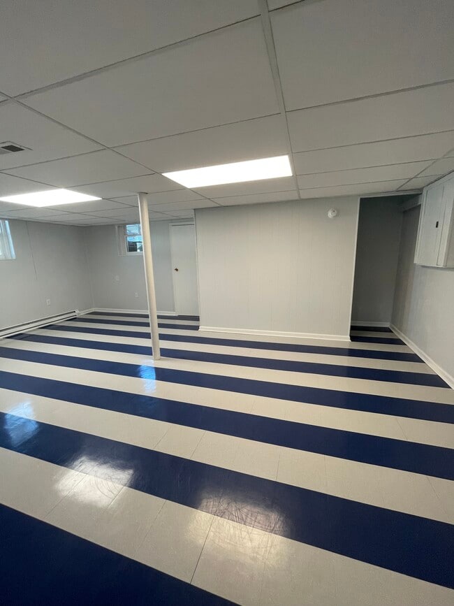 Building Photo - Stonewall