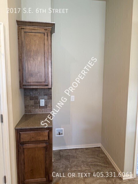 Building Photo - 2017 SE 6th St