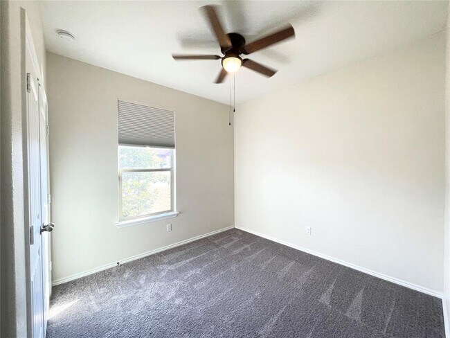 Building Photo - 213 Connor Elkins Dr