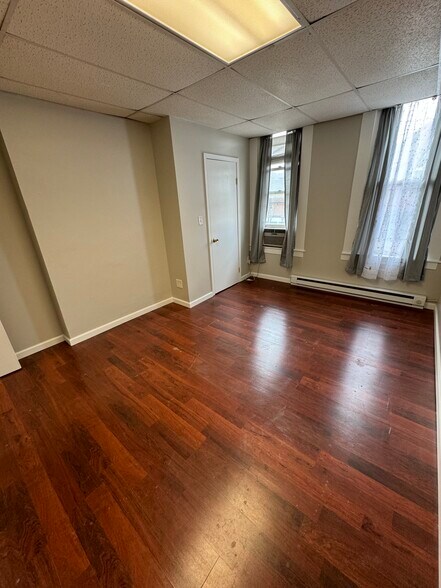 Building Photo - 464 3rd St