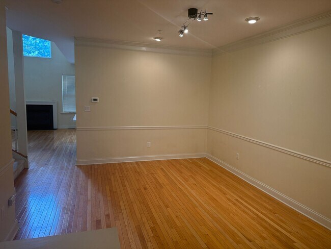 Building Photo - Valley View Townhouse