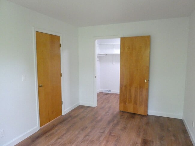 Building Photo - 3 Bedroom 2 Bath Home- Old South West