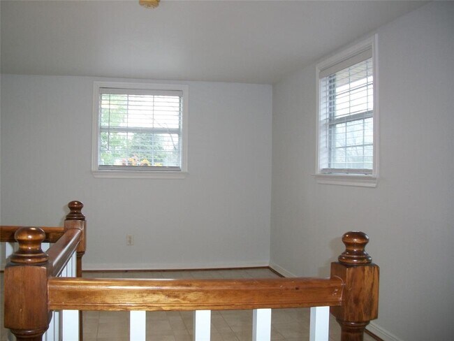 Building Photo - 908 Enid St