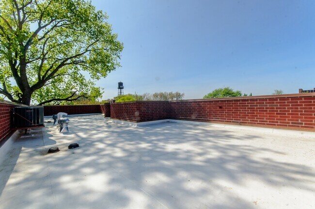 Building Photo - 2812 N Mildred Ave