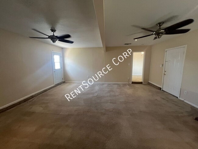 Building Photo - 1200 Kelly Dr