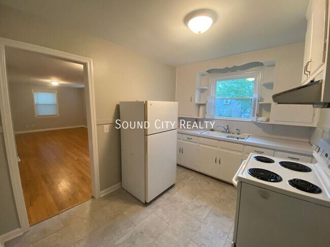 Building Photo - 265 Sunrise Ave