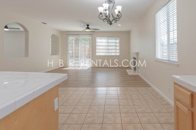 Building Photo - 2182 Tennis Ln
