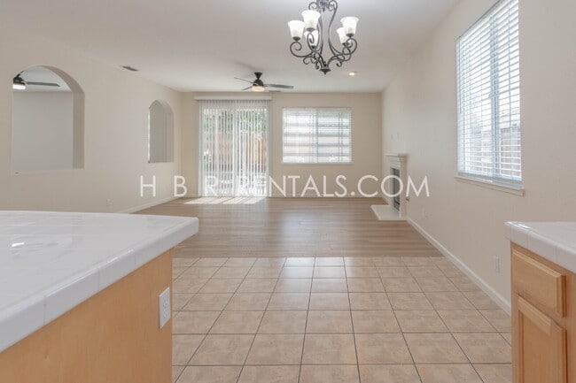 Building Photo - Spacious 5-Bedroom Retreat with 3 Full Baths in Beautiful Tracy – Your Perfect Home Awaits on Ten...