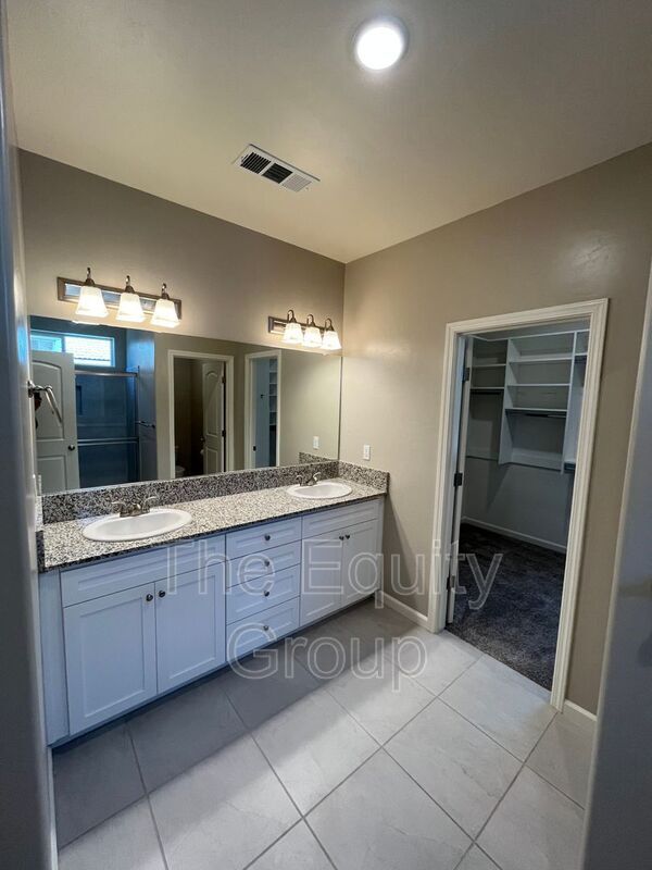 Building Photo - 4526 W Flagstaff Ave