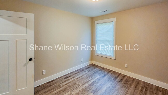 Building Photo - Newly built, spacious open floor concept 3-bedroom 2 bath.  Corner lot and conveniently located j...