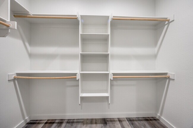 Building Photo - 3-Bed Home with Fenced Yard & Attached Garage in Sunny Side – Denison