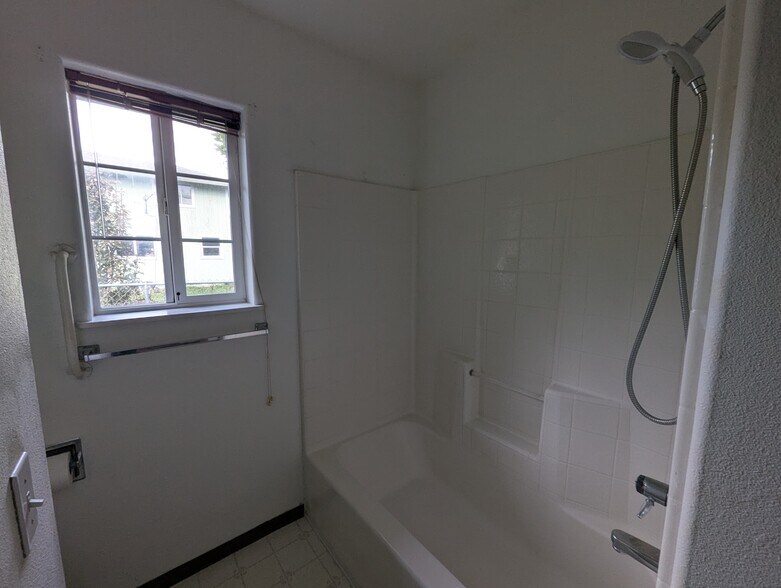 Building Photo - 909 Madrona Ave