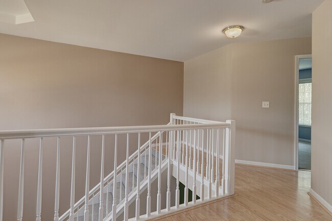 Building Photo - 16046 S Fairfield Dr