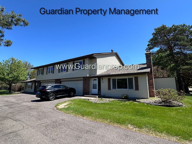 Building Photo - Renovated Burnsville Town Home, 2 Car Garage, W/D in Unit, Walk Out Patio, Dishwasher