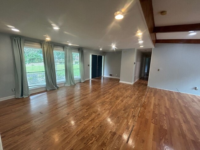 Building Photo - 1614 Sandra Dr