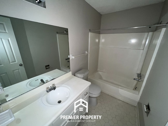 Building Photo - 3821 Oak Lake Ln