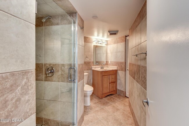 Building Photo - 1 Oceans W Blvd