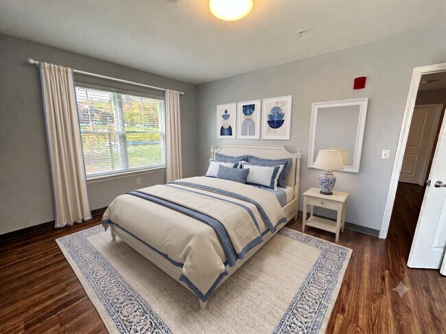 Building Photo - 52 E Ridge Dr