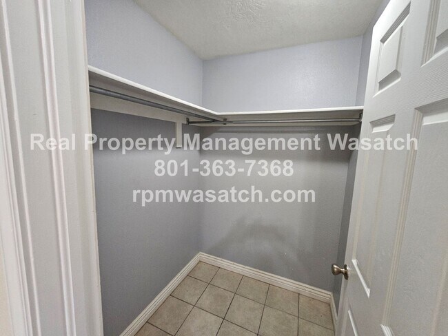 Building Photo - Move In Special!  1/2 Off First Months Rent  Check Out This 3 bed, 2 bath Condo with Hardwood Flo...