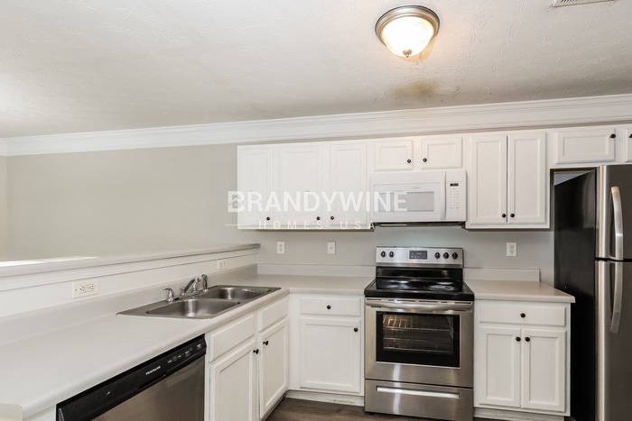 Building Photo - 10799 Misty Meadows Pl