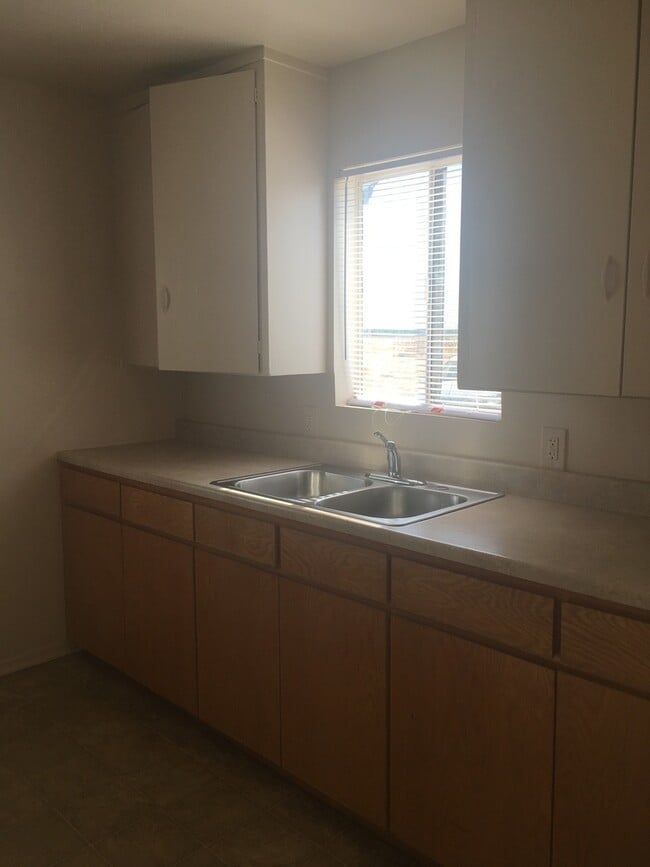 Building Photo - 14050 Avenue 384