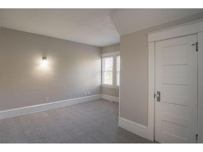 Building Photo - 1606 Concordia Ave