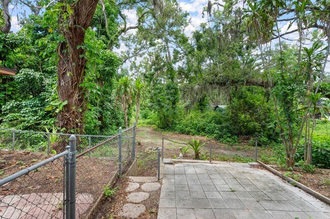 Building Photo - Welcome to Nature's Paradise!