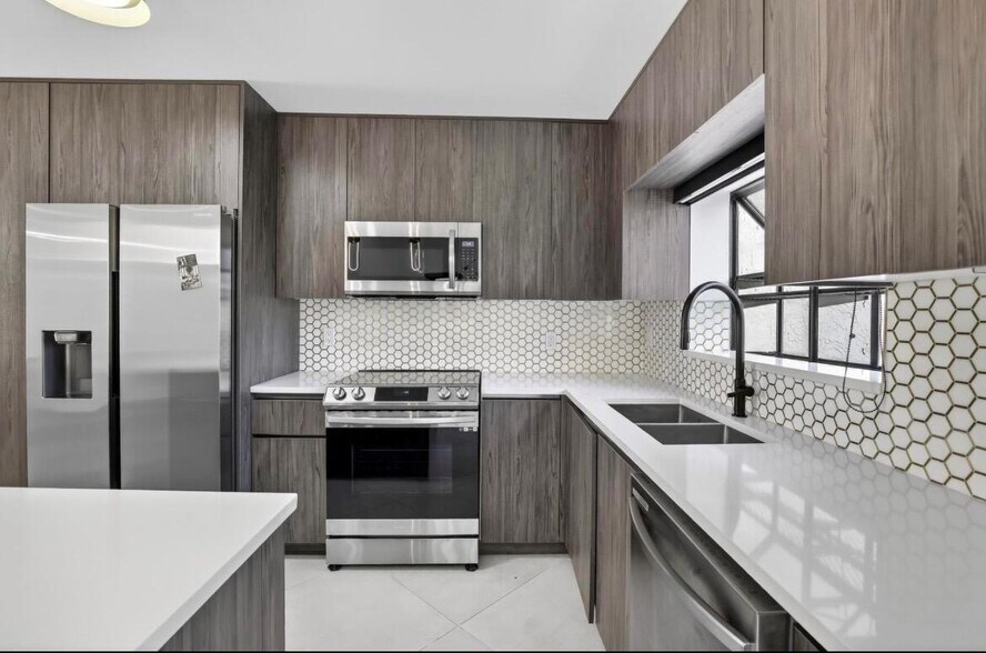 Building Photo - 373 NW 94th Ter