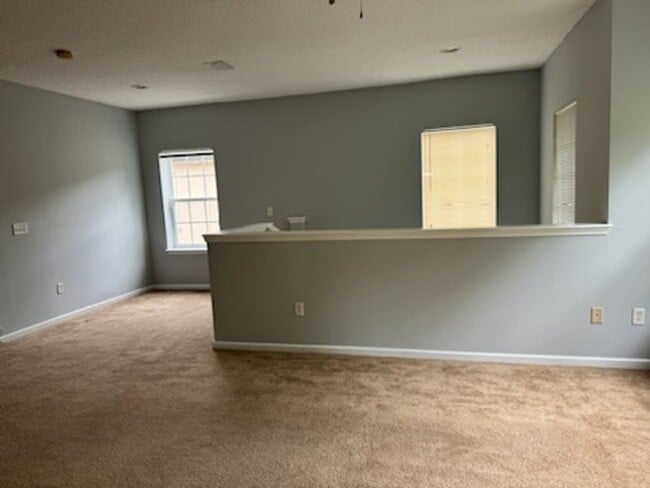 Building Photo - Brand New 302