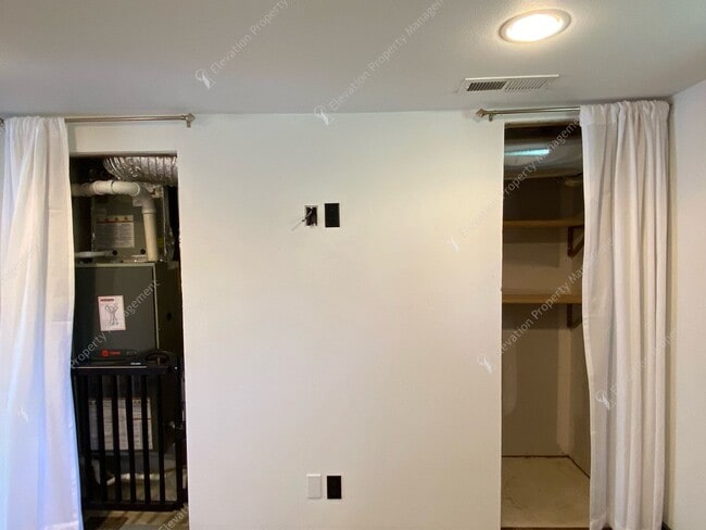 Building Photo - Unfurnished - Charming 3-Bedroom Home in D...