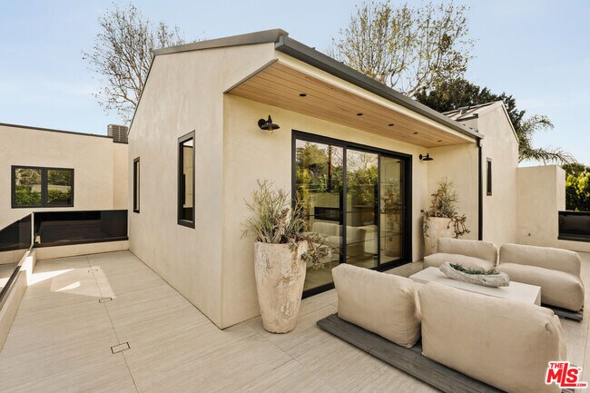 Building Photo - 11937 Addison St