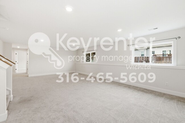 Building Photo - Beautiful 5 bedroom home near highways and schools!