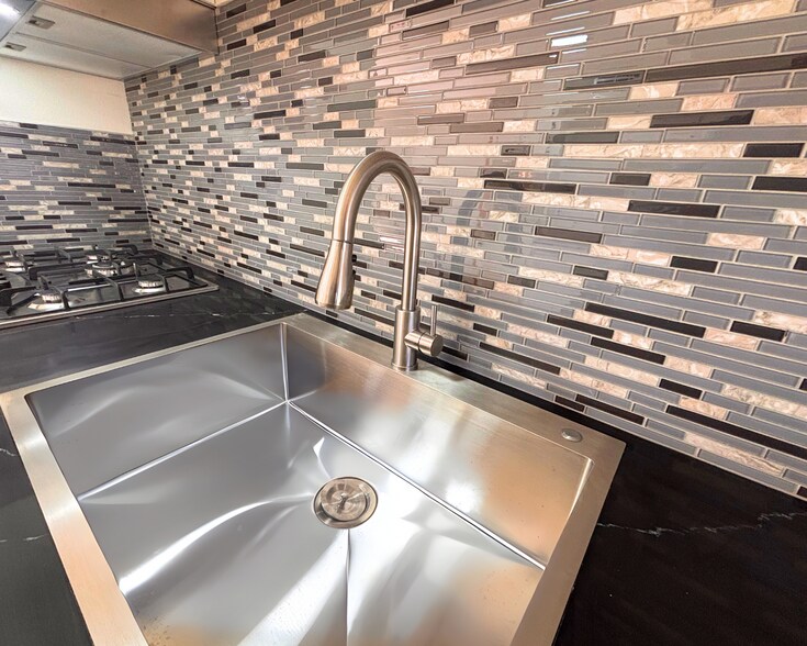 Sink and Stove - 1002 Mission Dr